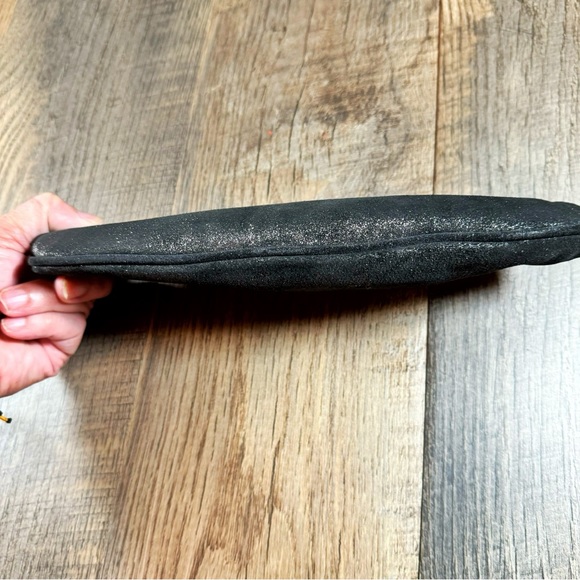 Vintage BANANA REPUBLIC Clutch Black and Gold Leather  Metallic Kiss Lock Purse - Picture 3 of 8